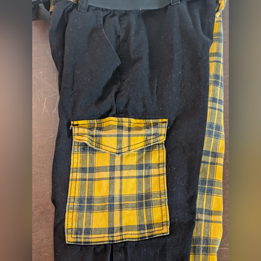 Almost Famous Split Leg Plaid Cargo Joggers Small Black Yellow Tartan Streetwear - Picture 5 of 8